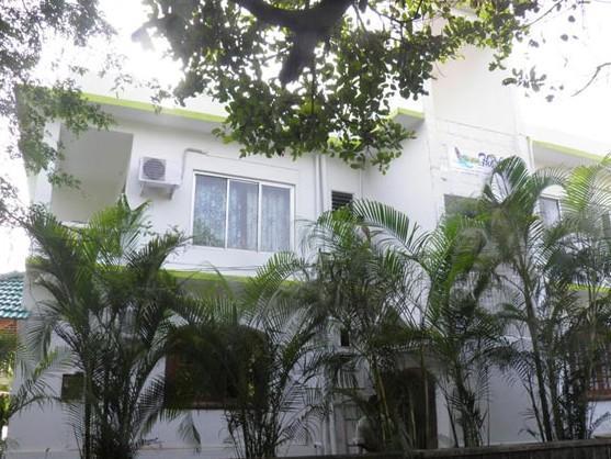 The Crib Hotel Morjim Luaran gambar